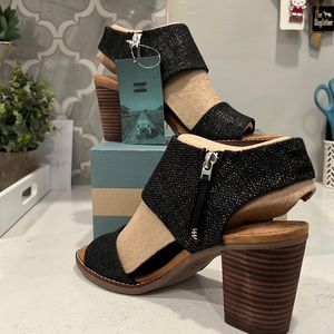 TOMS sandals size 9